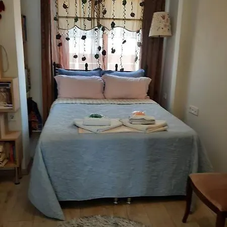Apartment 1 Min To Kordon, Newly Renovated