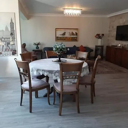 1 Min To Kordon, Newly Renovated