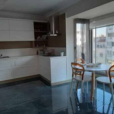 1 Min To Kordon, Newly Renovated Apartment Izmir