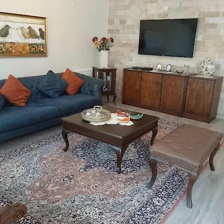 1 Min To Kordon, Newly Renovated Izmir