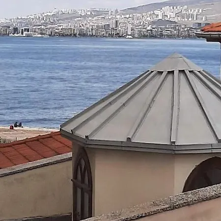 1 Min To Kordon, Newly Renovated Izmir